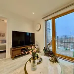 Charming Flat With Balcony In London
