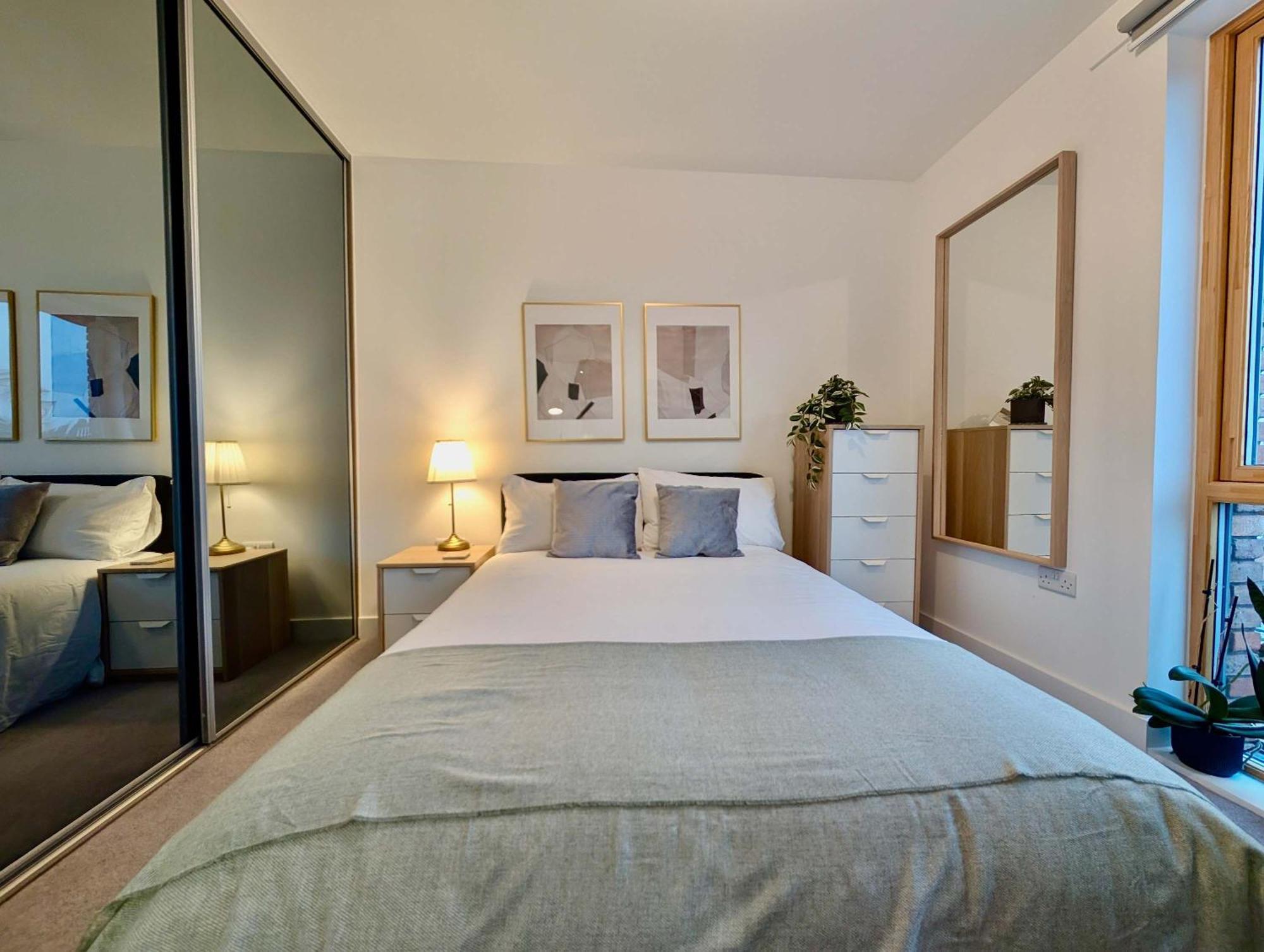 Charming Flat With Balcony In * Londra