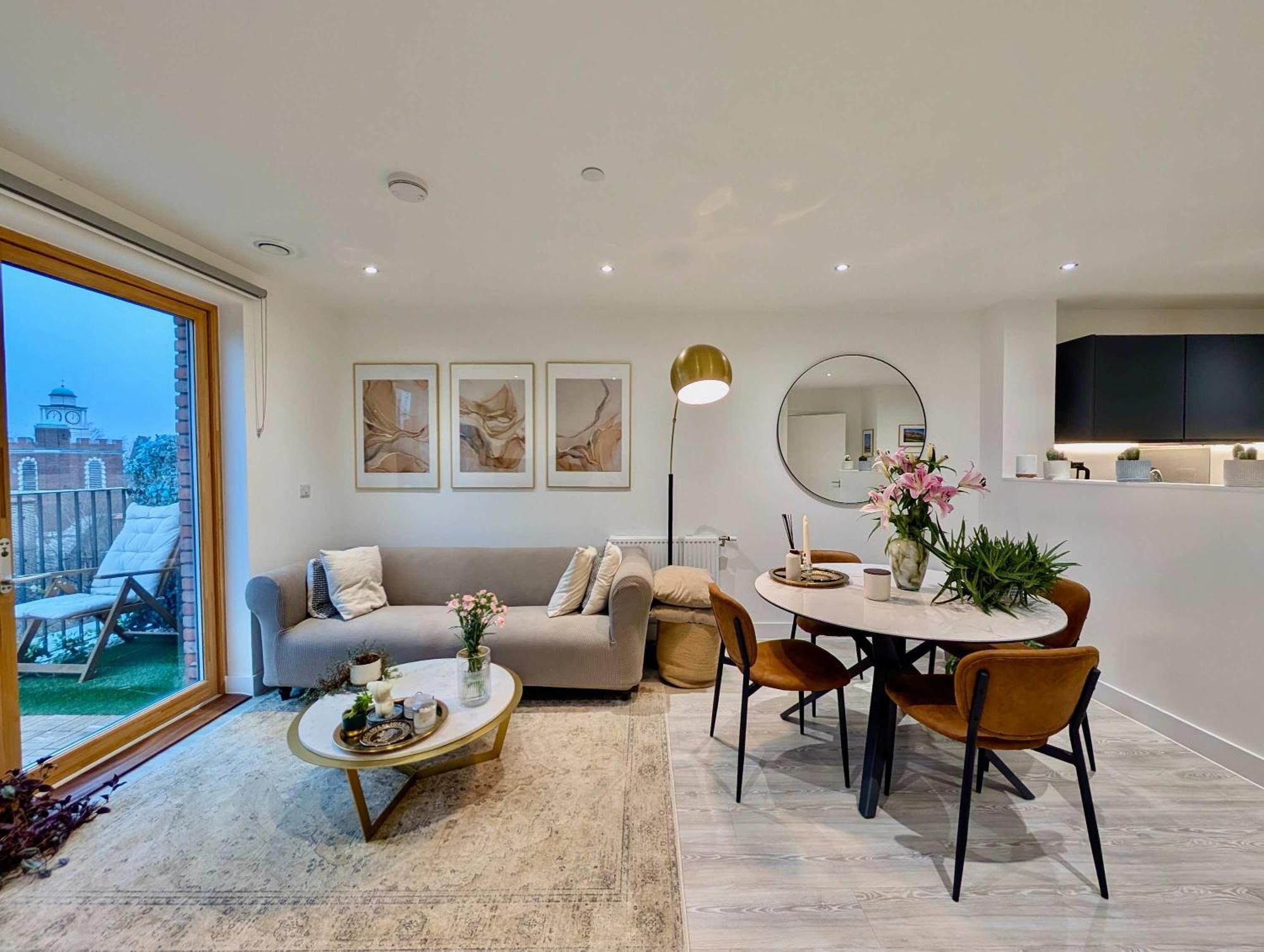 Charming Flat With Balcony In *