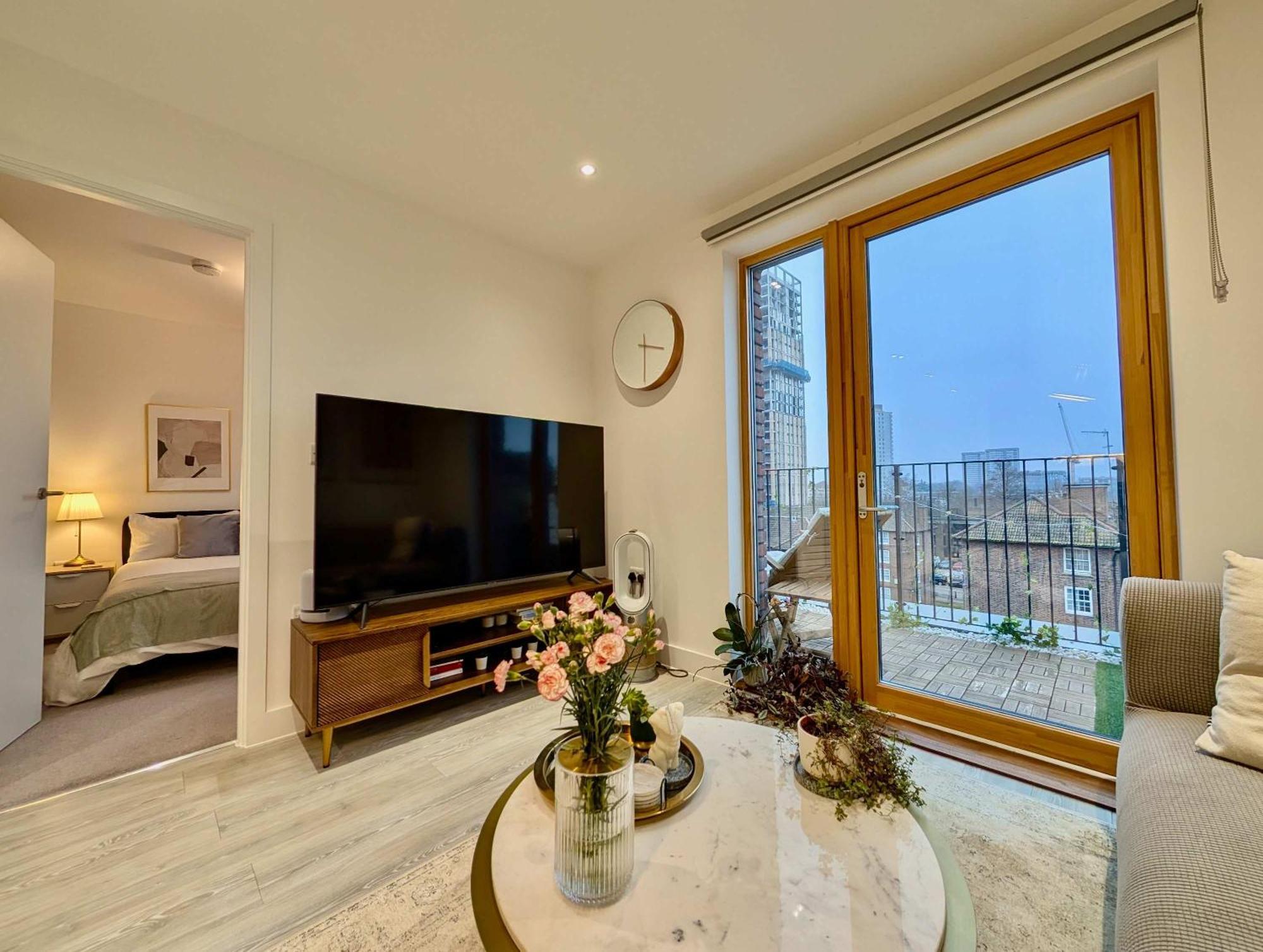 Apartment Charming Flat With Balcony In *